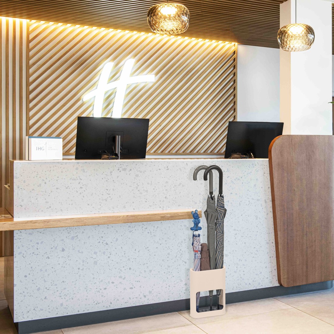 Porte-parapluie beige pour 4 parapluies