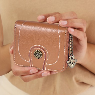 PORTE-MONNAIE FANTAISIE AVEC PENDELOQUES ET BOUTON EN MÉTA