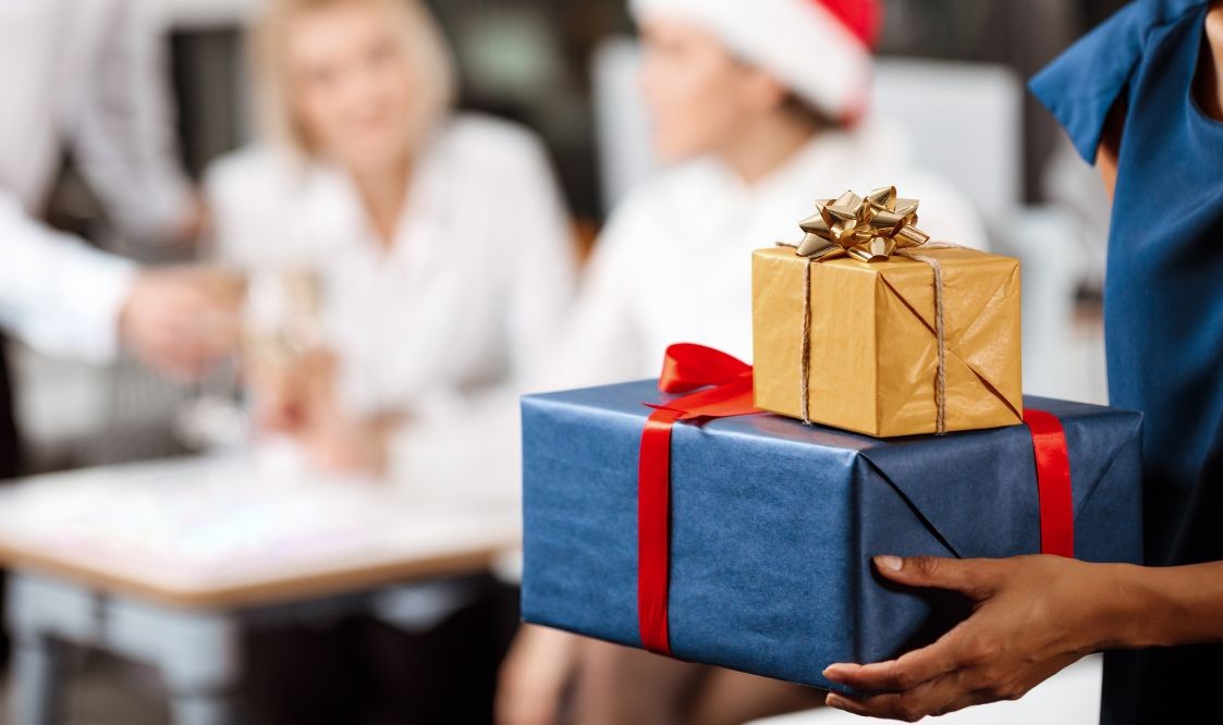 Cadeaux d'entreprise : pourquoi choisir la bagagerie et la maroquinerie pour marquer les esprits ?